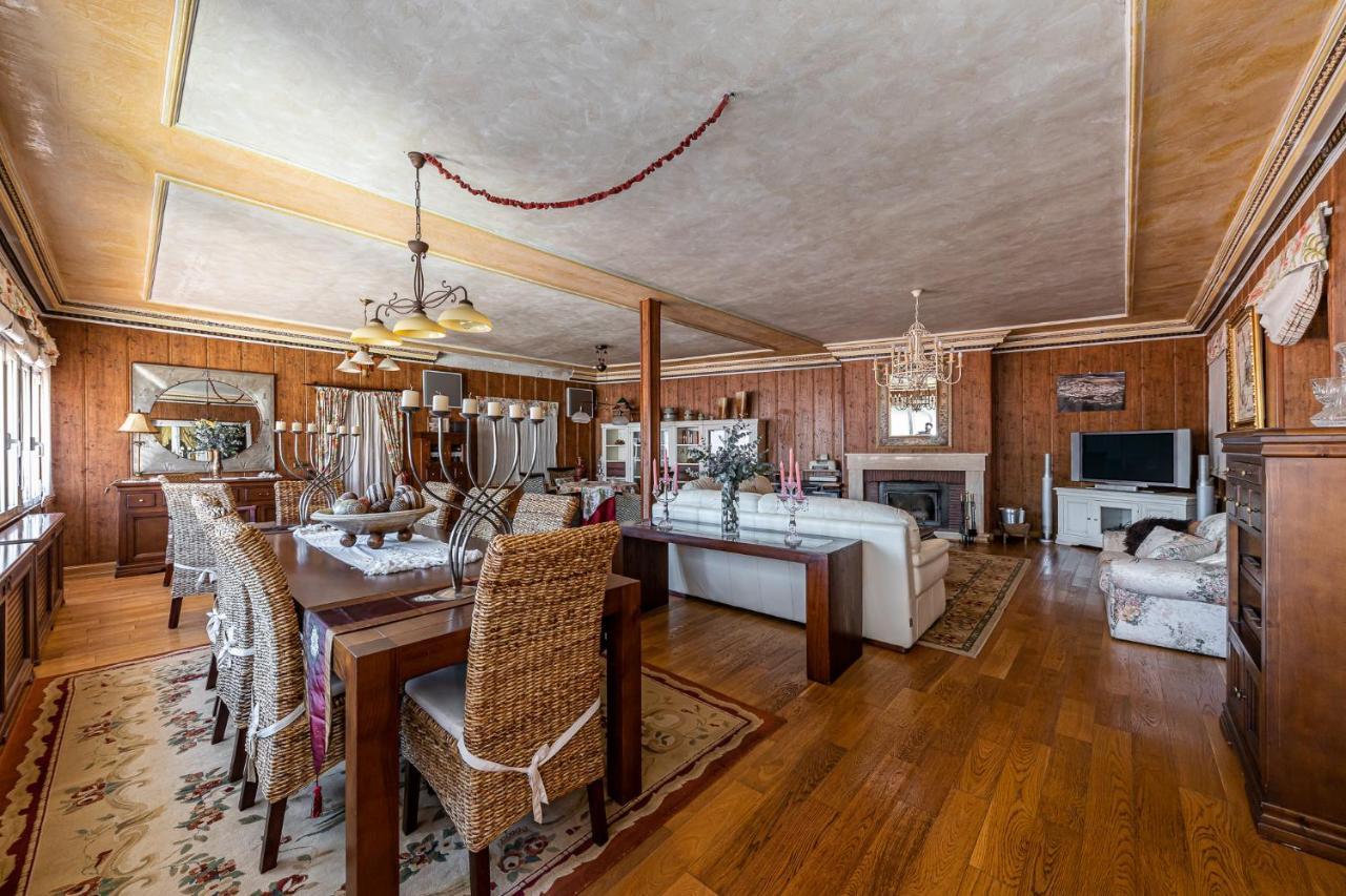 Waou Deluxe Cottage Titulcia 外观 照片